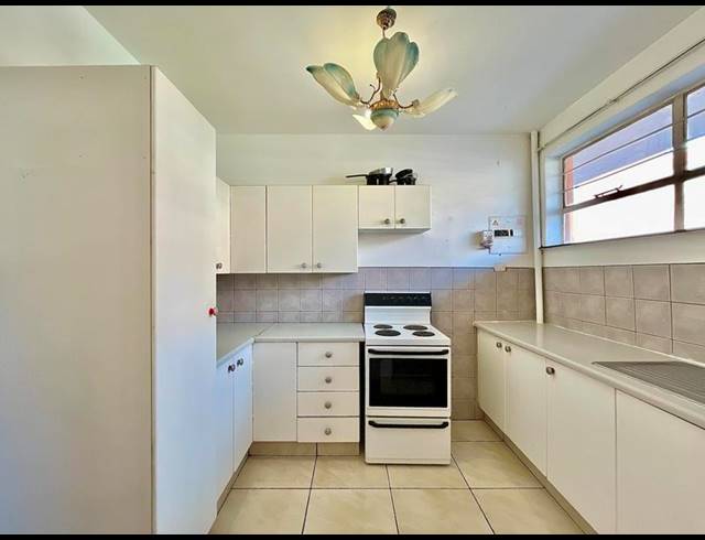 2 BEDROOM APARTMENT FOR SALE IN FLORIDA LAKE